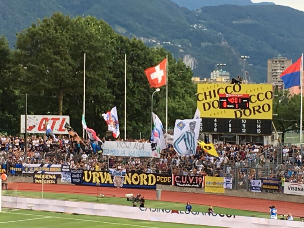 Lugano-Inter striscione Nainggolan