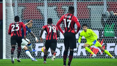 Il rigore di Lautaro Martinez parato da Ciprian Tatarusanu in Milan-Inter di Serie A