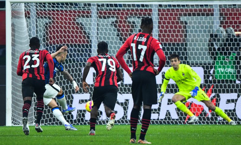 Il rigore di Lautaro Martinez parato da Ciprian Tatarusanu in Milan-Inter di Serie A