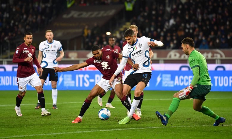 Gleison Bremer contro Andrea Ranocchia in Torino-Inter