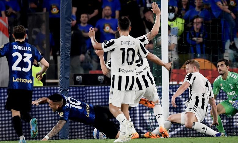 Lautaro Martinez atterrato in area in Juventus-Inter di Coppa Italia