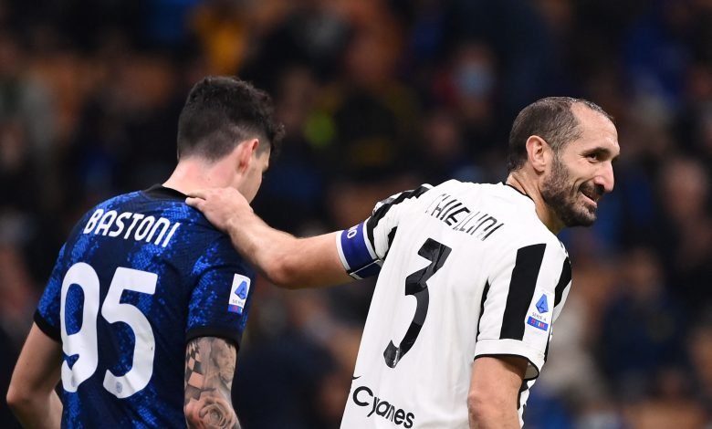 Alessandro Bastoni e Giorgio Chiellini in Inter-Juventus di Serie A