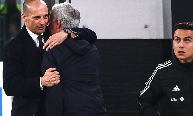 José Mourinho con Massimiliano Allegri e Paulo Dybala in Juventus-Roma