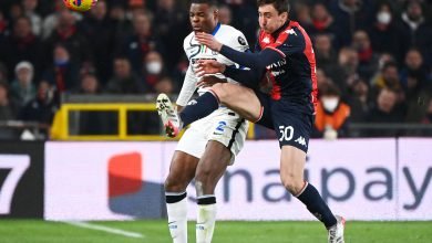 Andrea Cambiaso contro Denzel Dumfries in Genoa-Inter