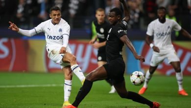 Evan Ndicka contro Alexis Sanchez in Eintracht Francoforte-Olympique Marsiglia
