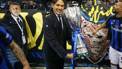 Simone Inzaghi con la Supercoppa Italiana 2022 vinta in Milan-Inter