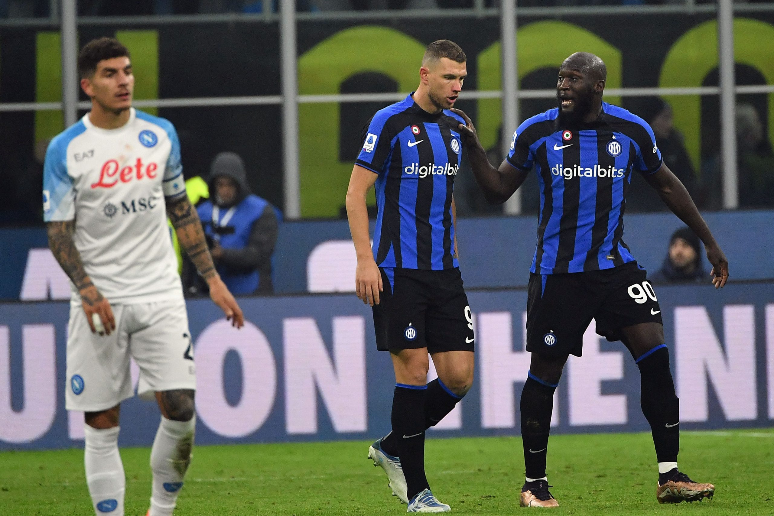 Lukaku ‘sacrifica’ Dzeko: come sarebbe andata per l’Inter? Un dubbio è lecito