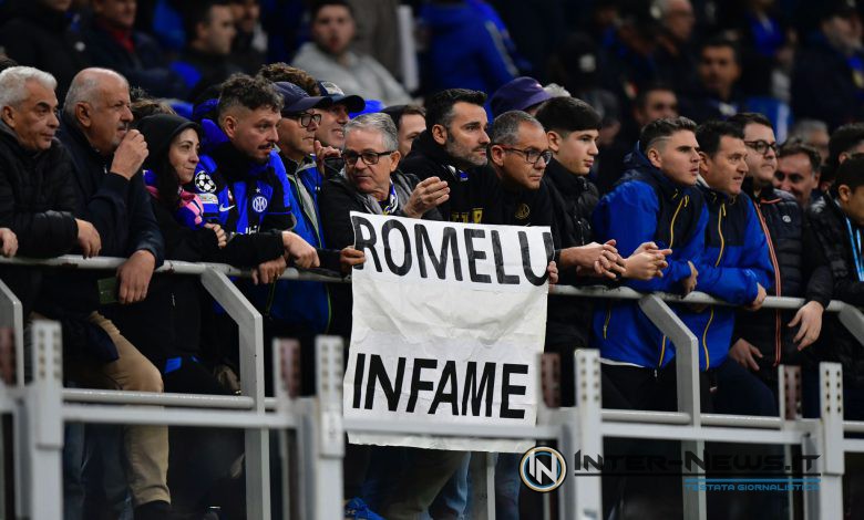 Striscione contro Romelu Lukaku da parte dei tifosi nerazzurri in Inter-Roma (Photo by Tommaso Fimiano/Inter-News.it ©)
