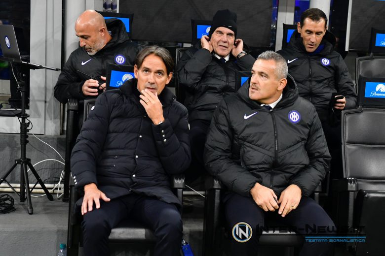 Simone Inzaghi con il vice Massimiliano Farris il resto del suo staff in Inter-Frosinone (Photo by Tommaso Fimiano/Inter-News.it ©)