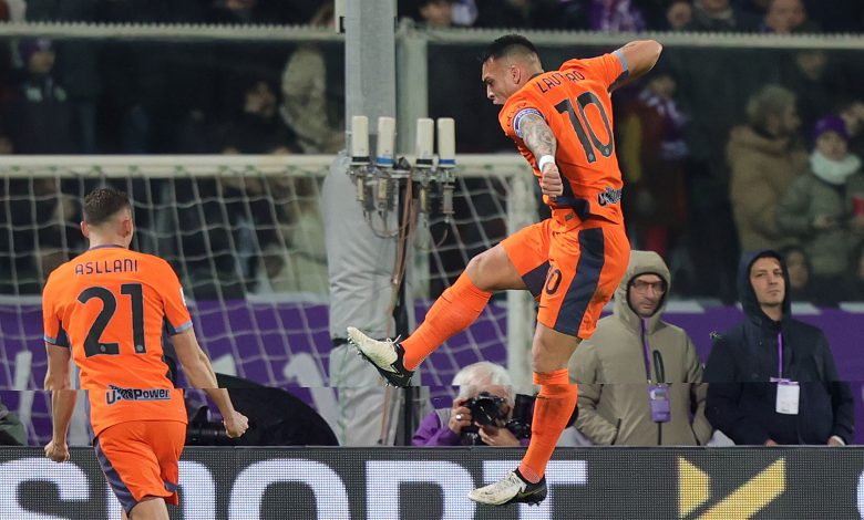 Lautaro Martinez esulta dopo il gol in Fiorentina-Inter di Serie A (Photo by Gabriele Maltinti/Getty Images via OneFootball)
