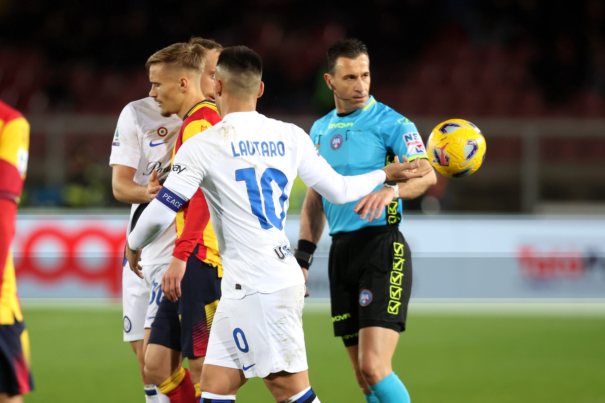 Lecce-Inter, Lautaro Martinez e arbitro Daniele Doveri