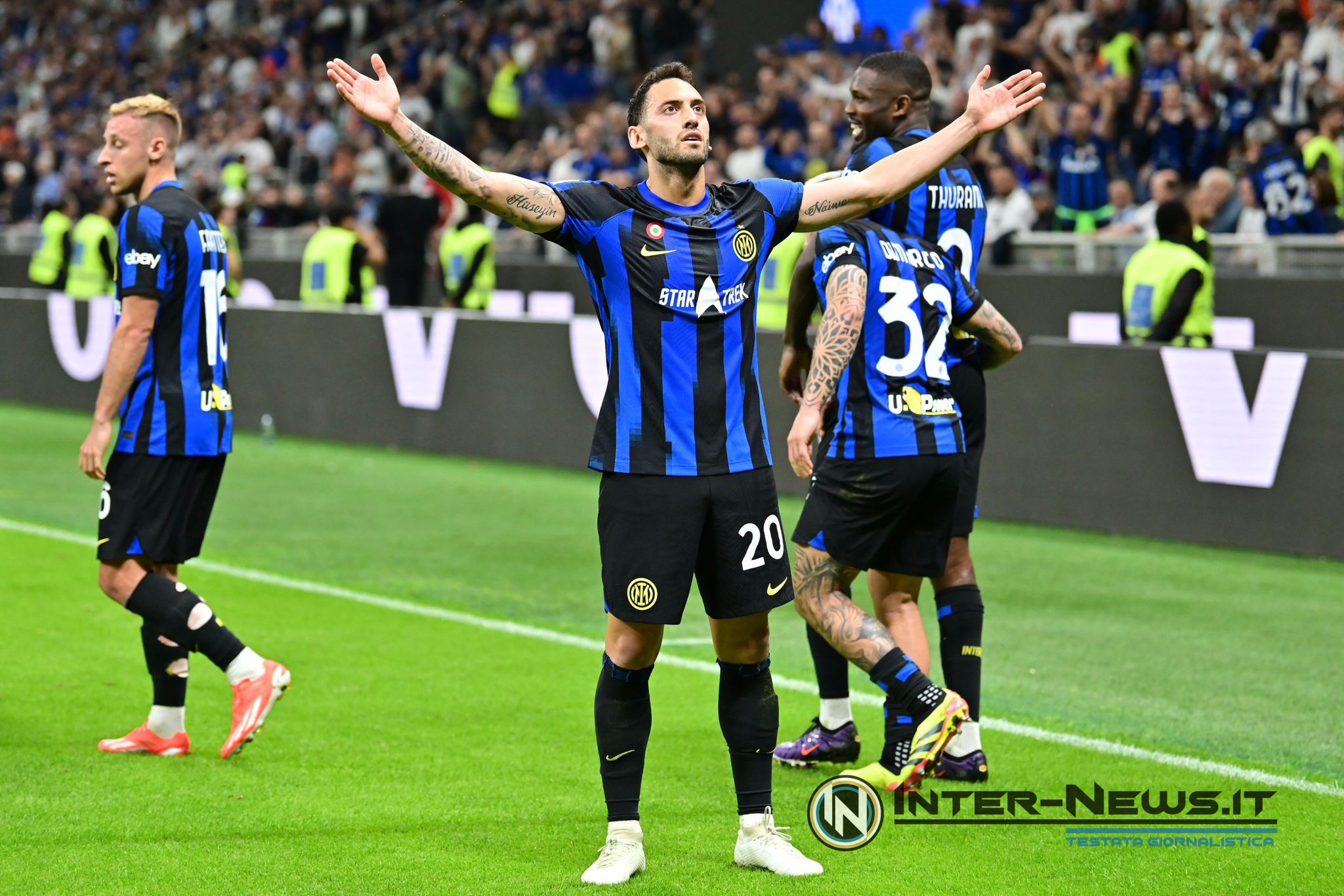 FOTO – Calhanoglu pazzo d’amore dell’Inter: «Inspiegabile»