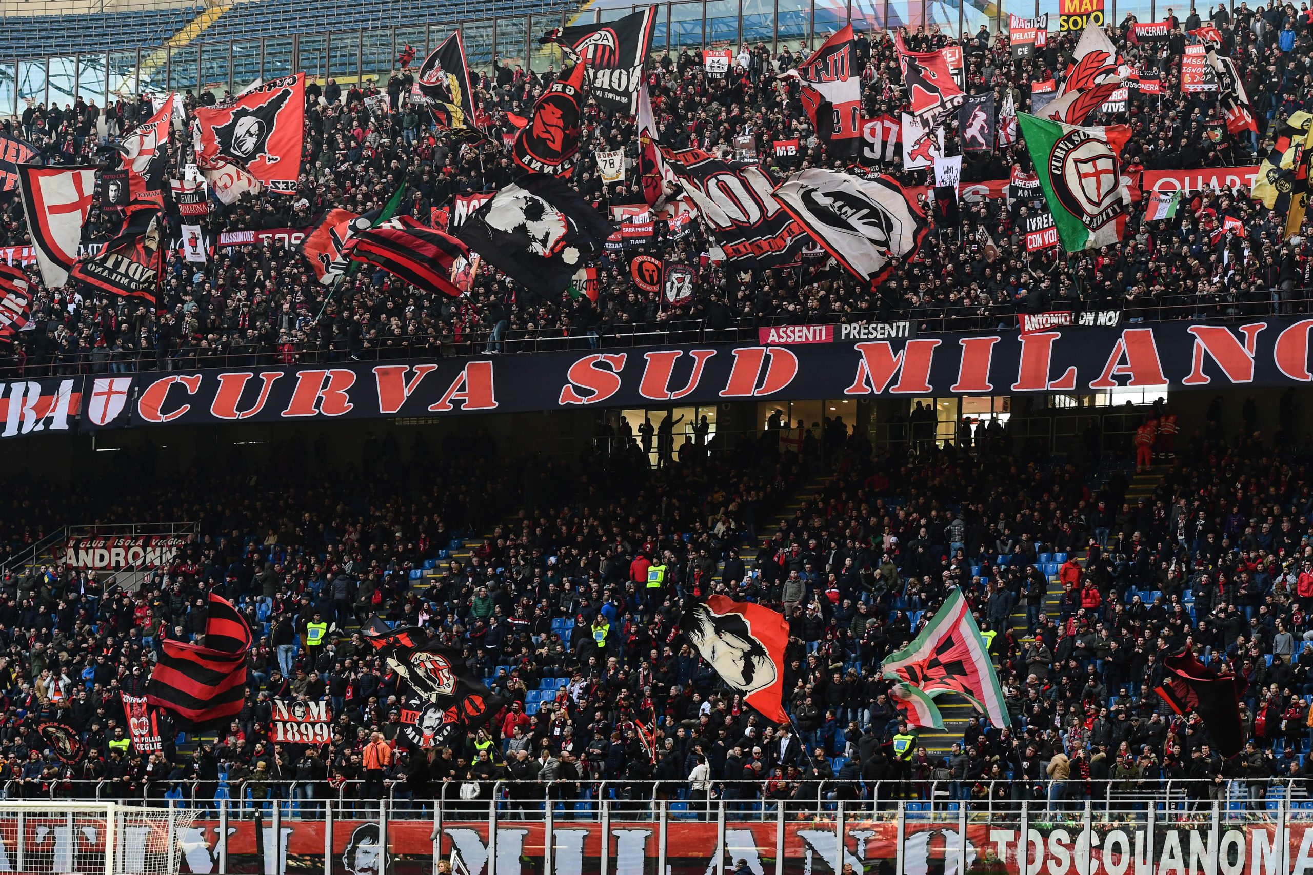 Milan, la Curva Sud non la prende bene: «Visto m**de festeggiare lo scudetto!»
