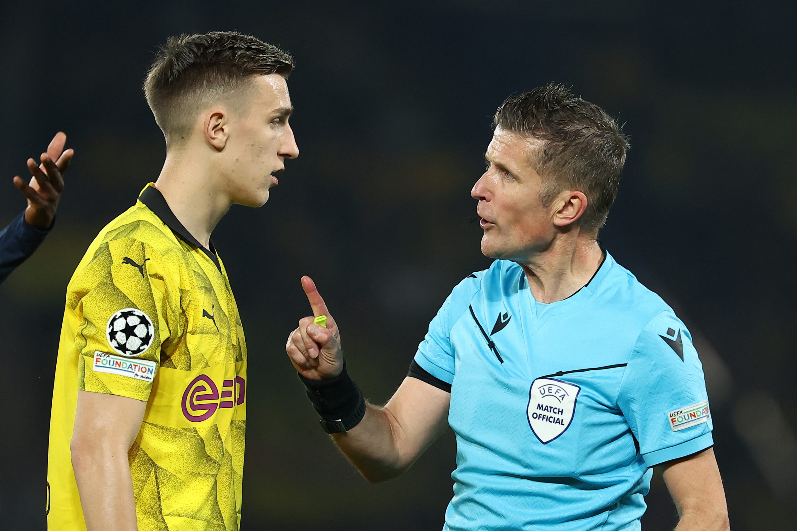 Orsato in lacrime dopo PSG Borussia Dortmund: l’arbitro saluta