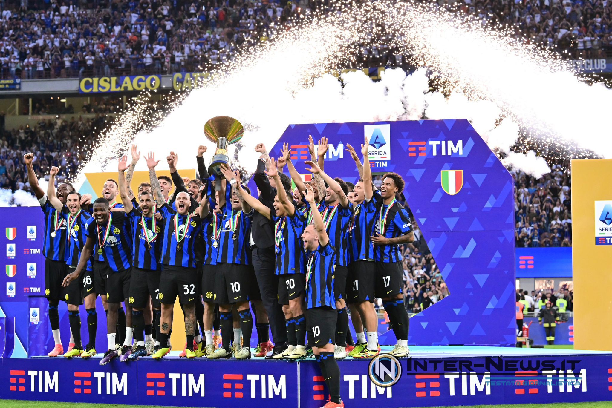 VIDEO – Scudetto Inter, tutta la cerimonia con la coppa alzata!